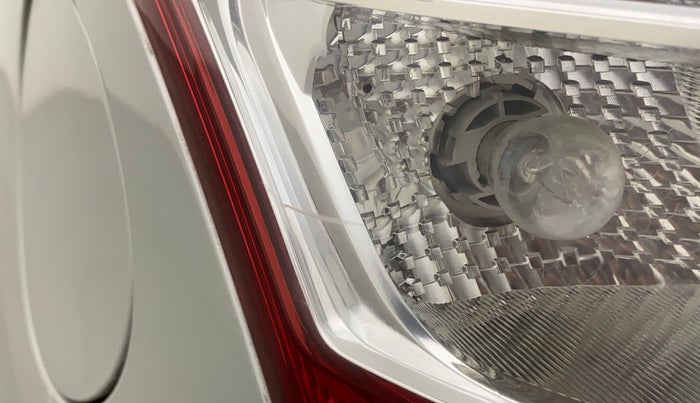 2016 Maruti Swift VXI, Petrol, Manual, 60,812 km, Left tail light - Minor scratches