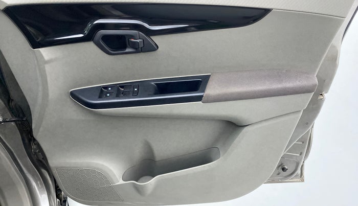 2017 Mahindra Kuv100 K6+ 6 STR, Petrol, Manual, 7,995 km, Driver Side Door Panels Control