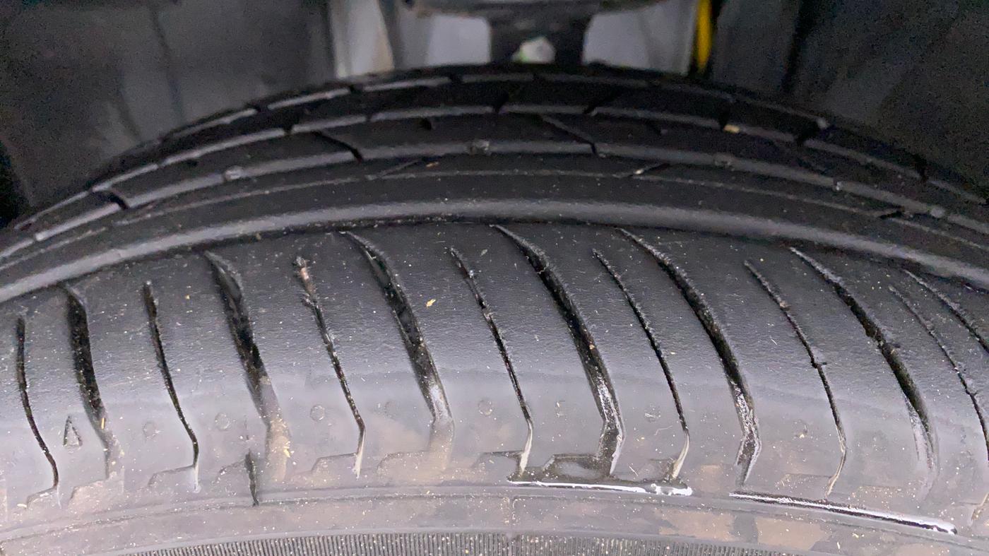 2021 Nissan MAGNITE XV EXECUTIVE, Petrol, Manual, 6,567 km, Left Front Tyre Tread
