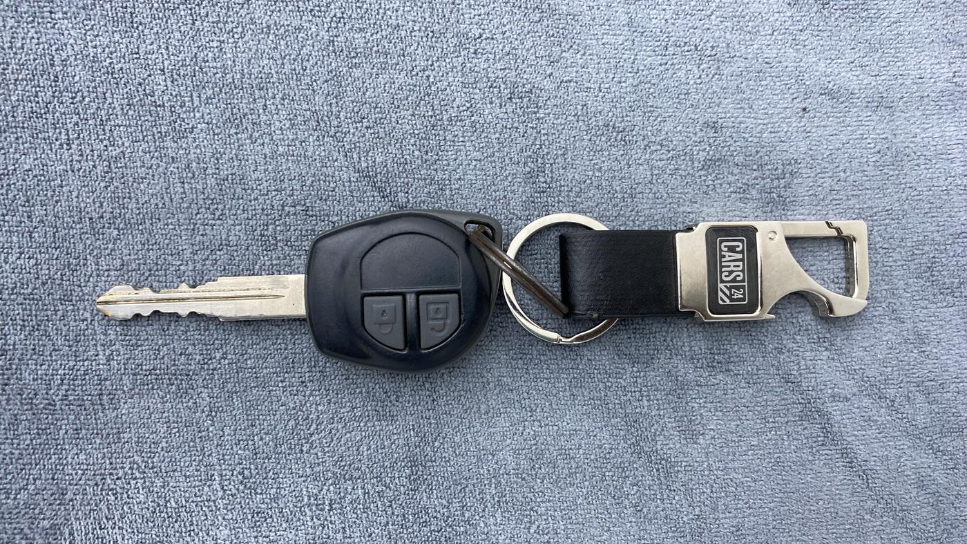 2015 Maruti Swift Dzire VXI 1.2 BS IV, Petrol, Manual, 30,260 km, Key Close Up