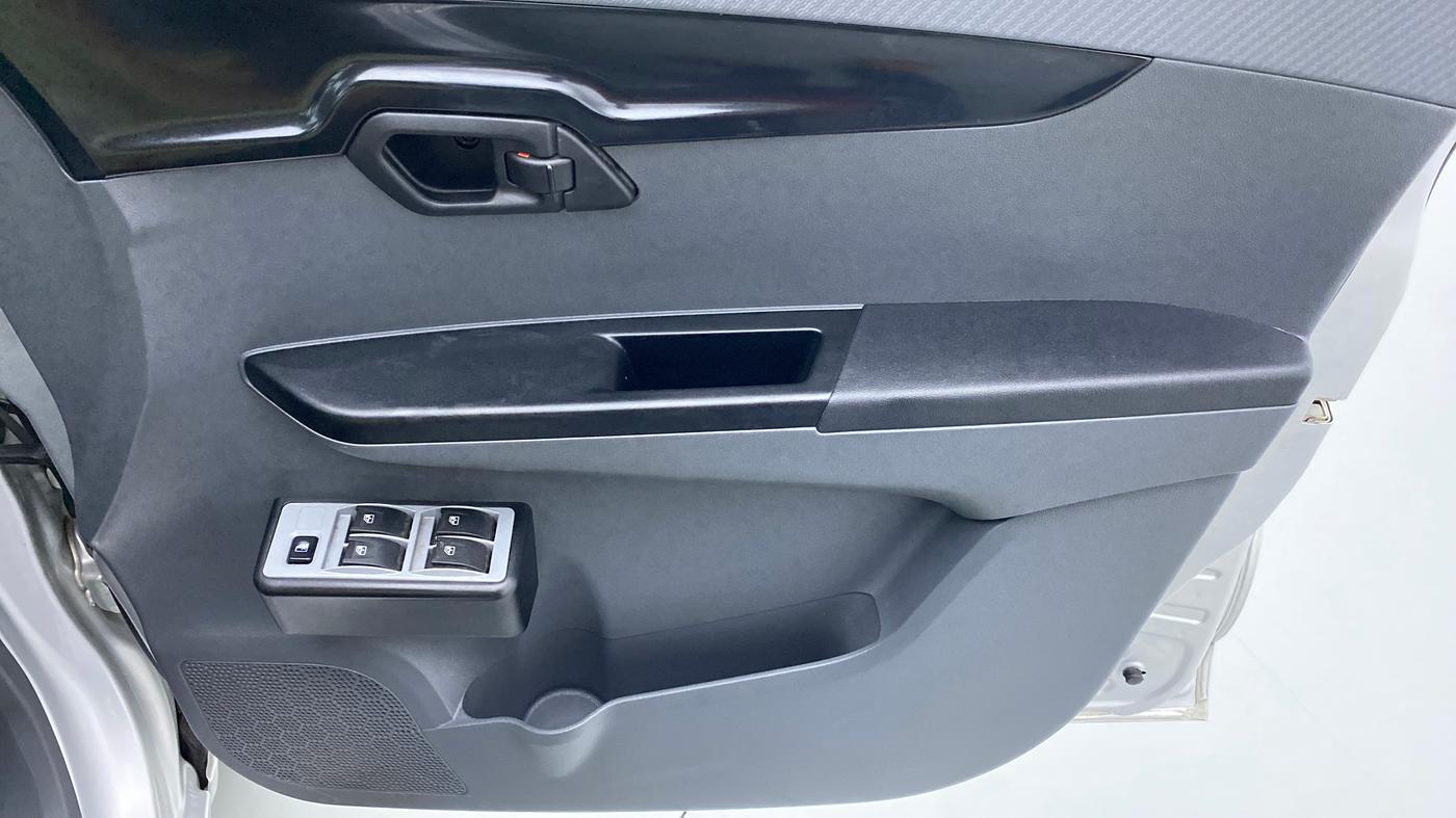 2018 Mahindra KUV 100 NXT K2 6 STR, Petrol, Manual, 5,852 km, Driver Side Door Panels Control