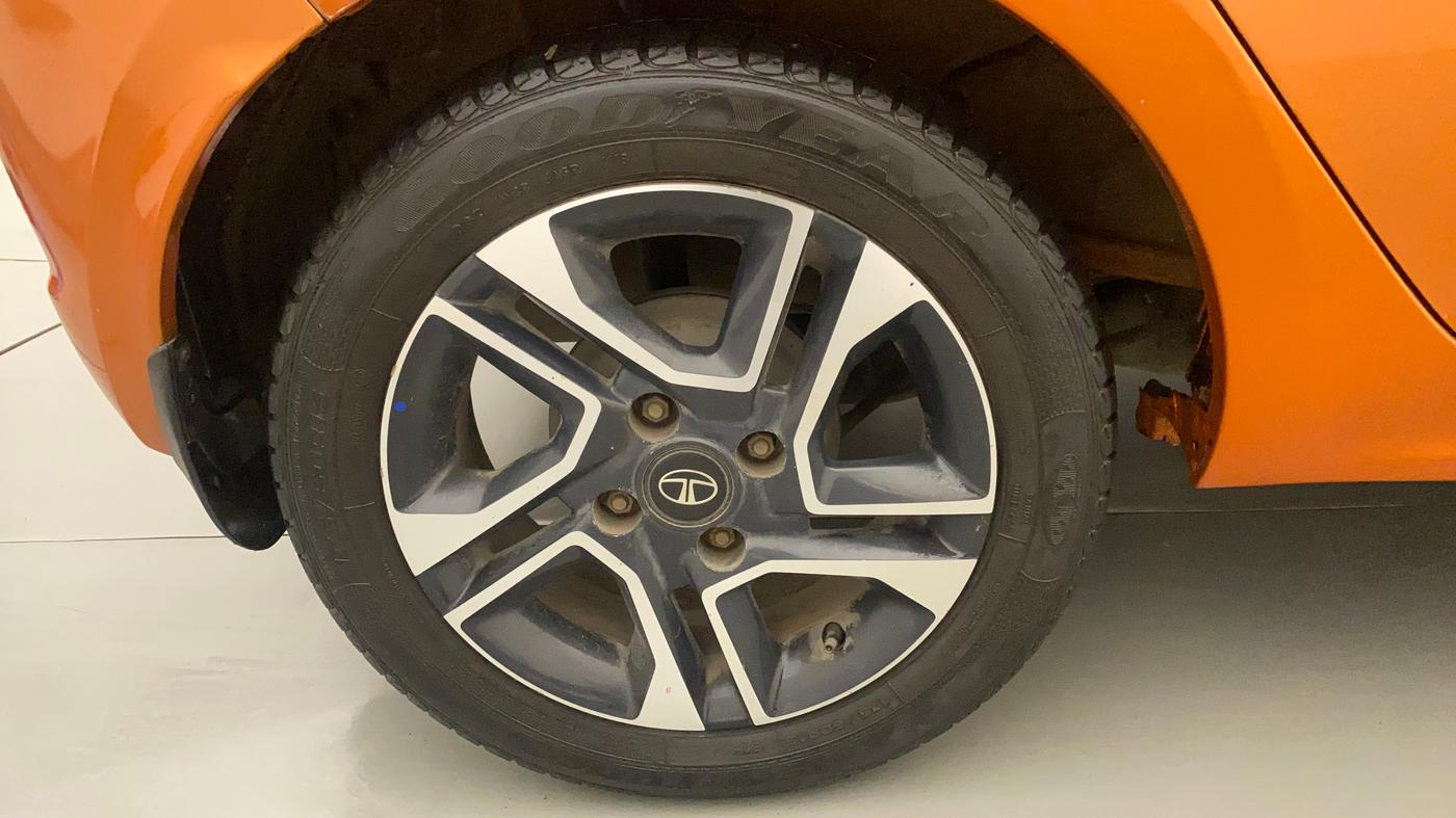 2018 Tata Tiago XZ PLUS PETROL, CNG, Manual, 36,638 km, Right Rear Wheel