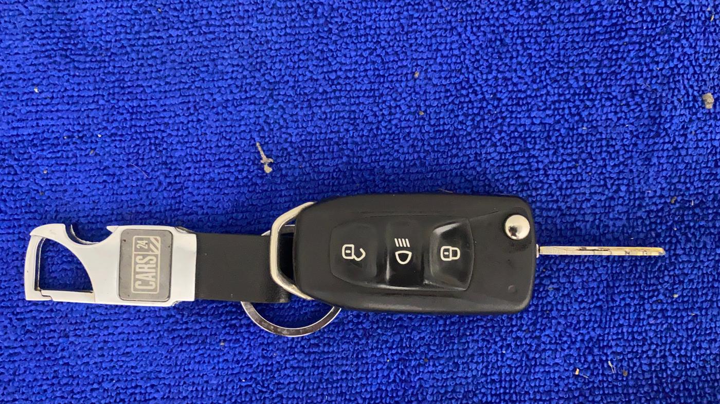 2018 Tata Tiago XZ PLUS PETROL, CNG, Manual, 36,638 km, Key Close Up