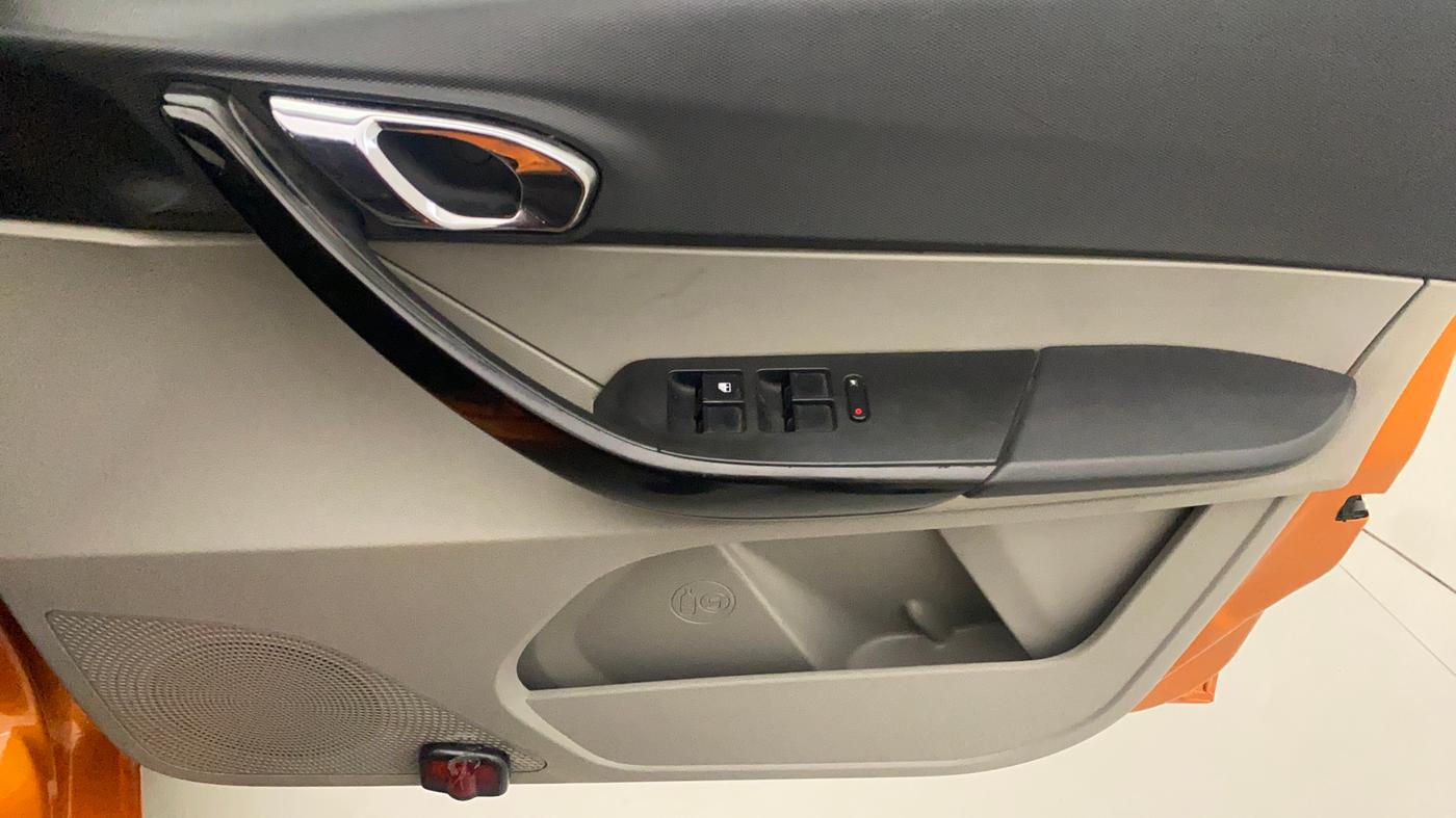2018 Tata Tiago XZ PLUS PETROL, CNG, Manual, 36,638 km, Driver Side Door Panels Control