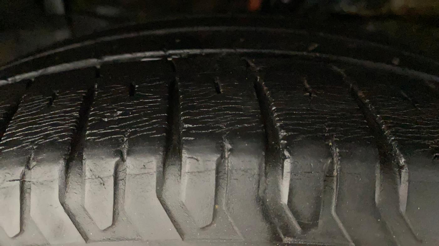 2016 Maruti Ciaz ZDI+ SHVS, Diesel, Manual, 76,136 km, Left Front Tyre Tread