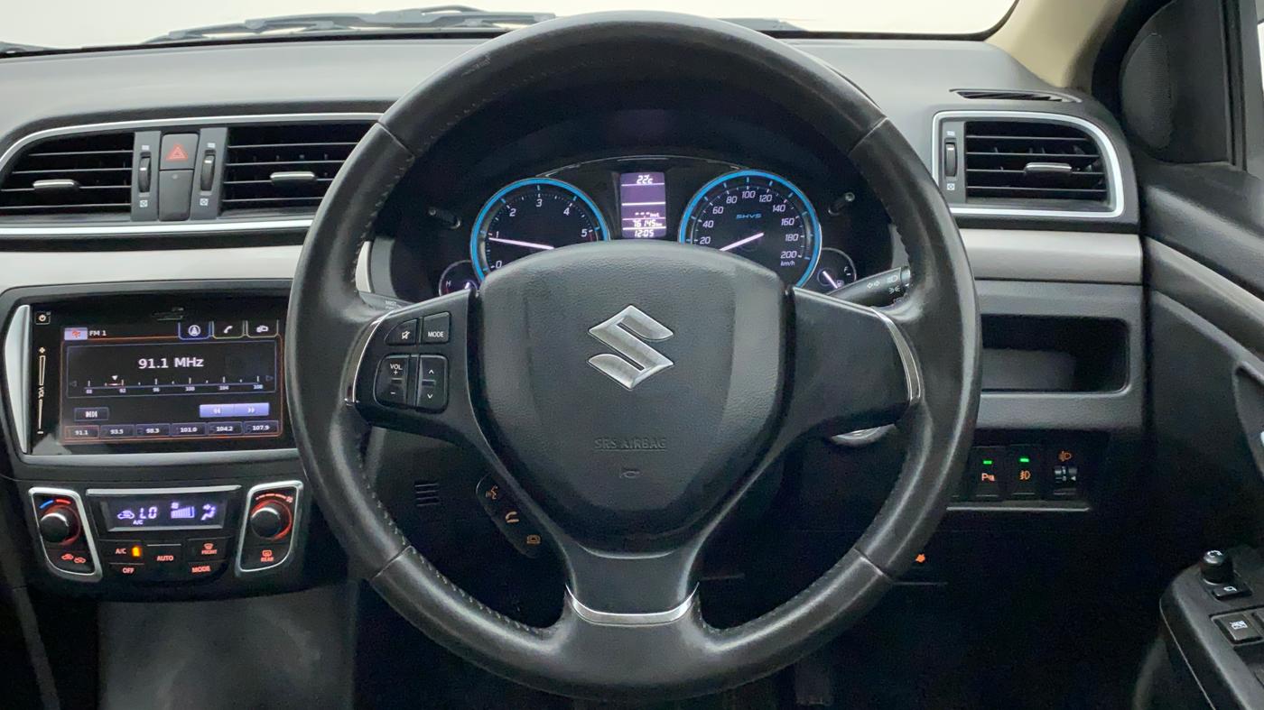 2016 Maruti Ciaz ZDI+ SHVS, Diesel, Manual, 76,136 km, Steering Wheel Close Up