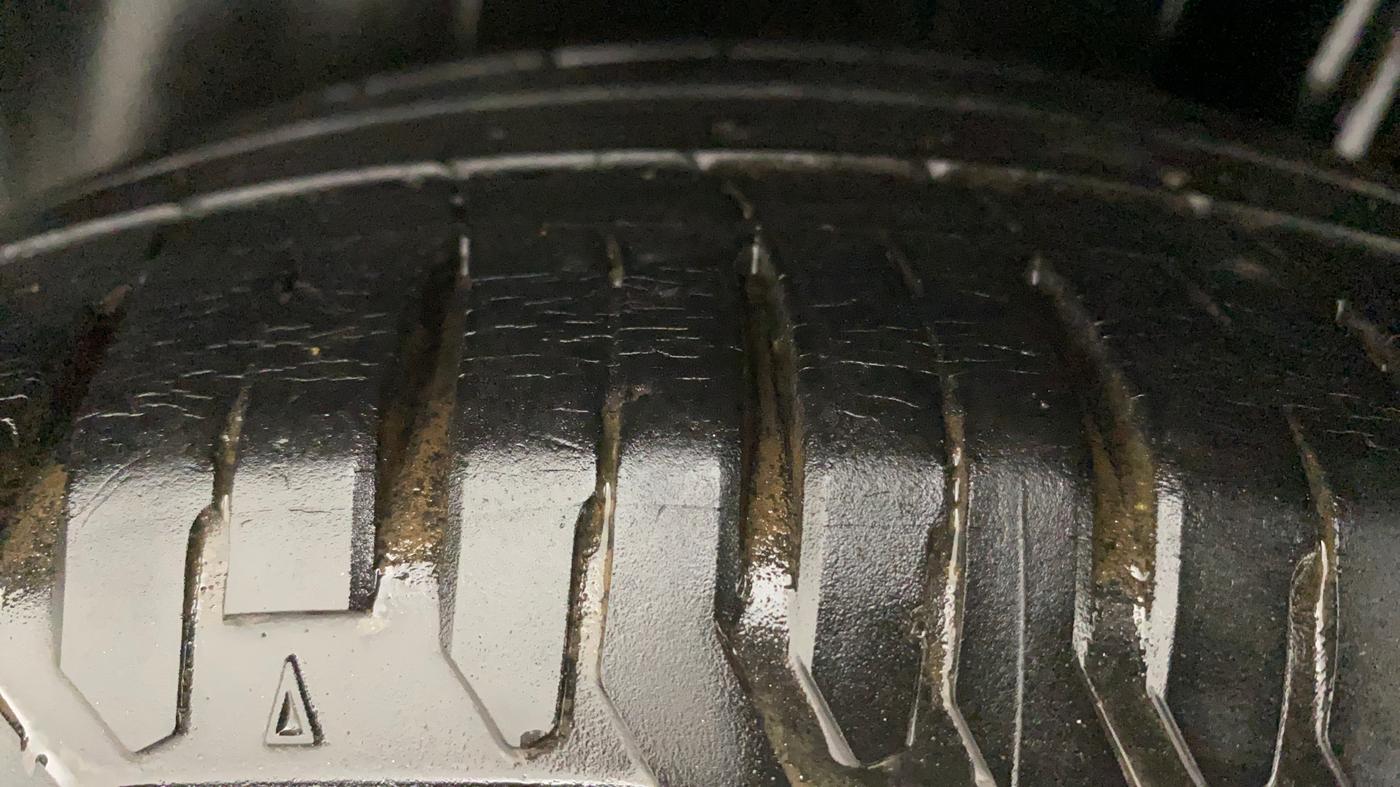 2016 Maruti Ciaz ZDI+ SHVS, Diesel, Manual, 76,136 km, Left Rear Tyre Tread