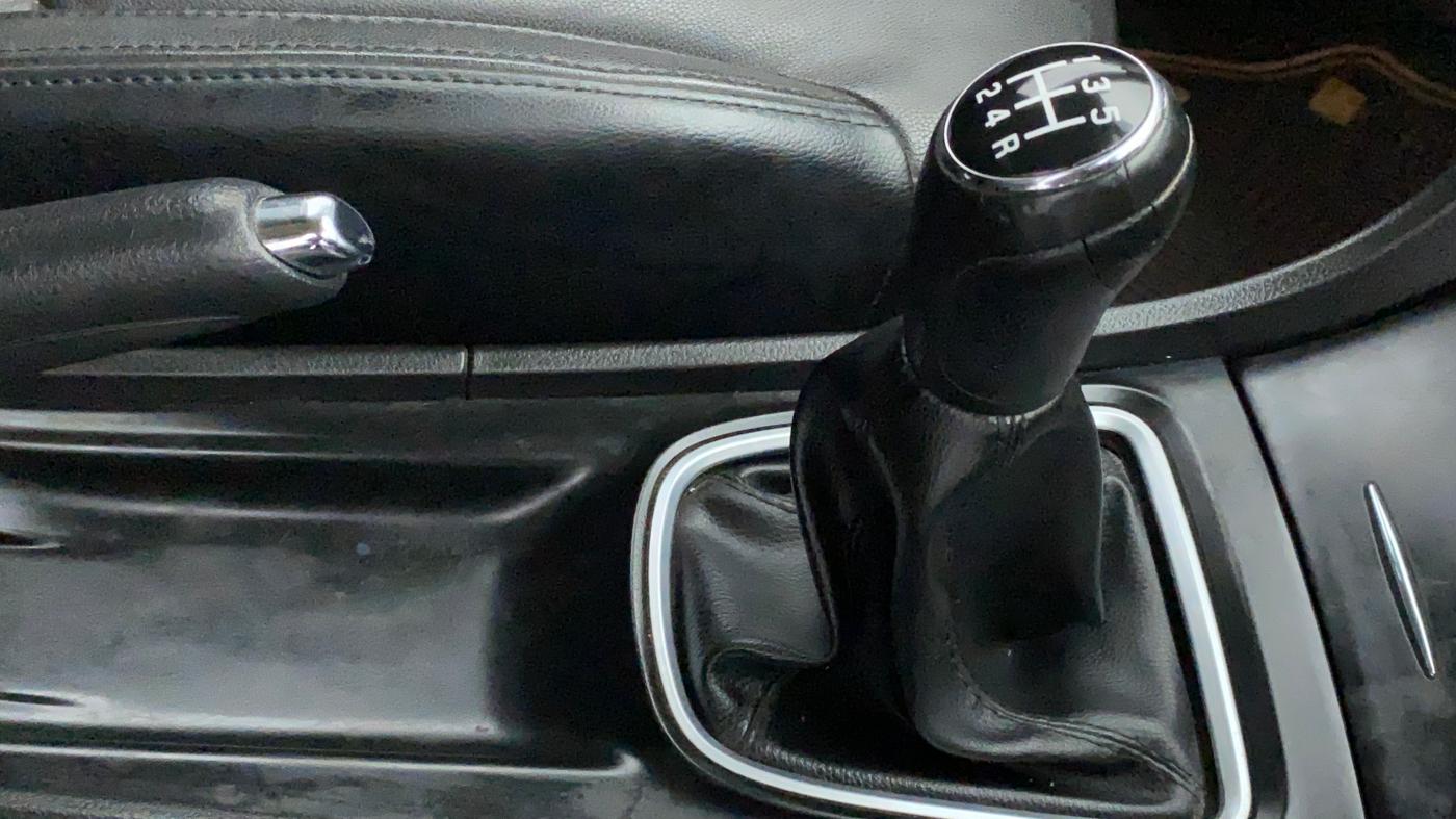 2016 Maruti Ciaz ZDI+ SHVS, Diesel, Manual, 76,136 km, Gear Lever