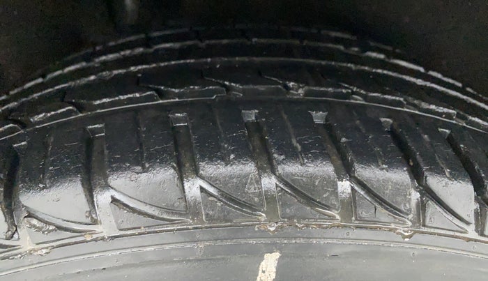 2015 Ford Ecosport 1.5 TITANIUM TI VCT AT, CNG, Automatic, 47,846 km, Right Rear Tyre Tread