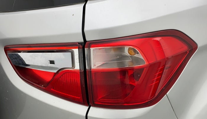 2015 Ford Ecosport 1.5 TITANIUM TI VCT AT, CNG, Automatic, 47,846 km, Right tail light - Minor damage