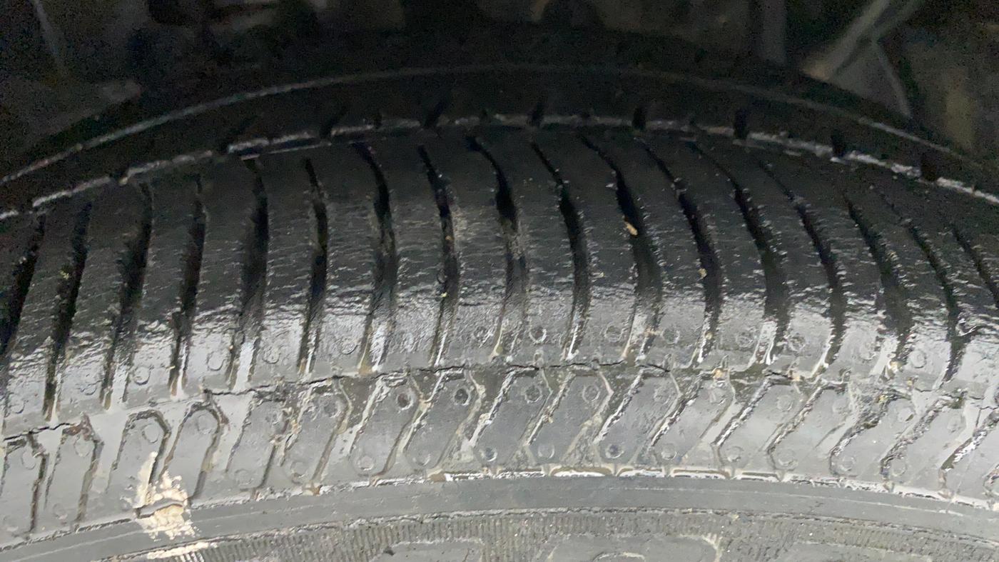 2015 Ford Ecosport 1.5 TITANIUM TI VCT AT, CNG, Automatic, 47,846 km, Right Front Tyre Tread