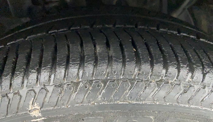 2015 Ford Ecosport 1.5 TITANIUM TI VCT AT, CNG, Automatic, 47,846 km, Right Front Tyre Tread