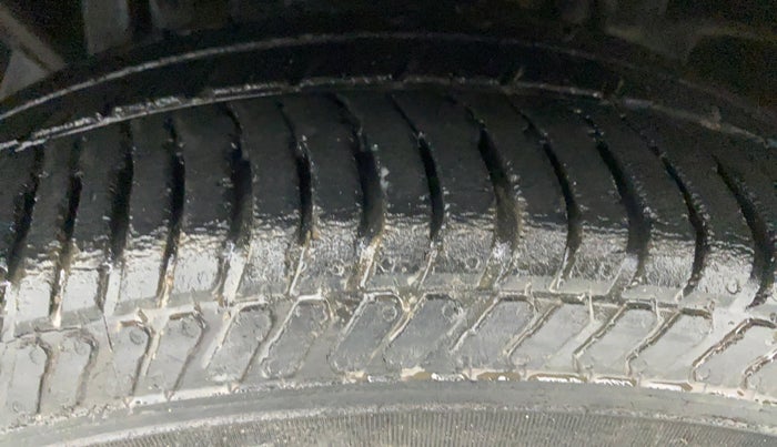 2015 Ford Ecosport 1.5 TITANIUM TI VCT AT, CNG, Automatic, 47,846 km, Left Front Tyre Tread