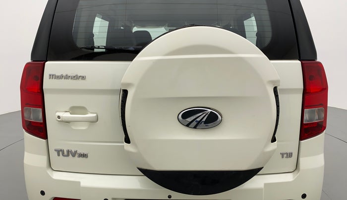 2018 Mahindra TUV300 T10 MT, Diesel, Manual, 13,881 km, Spare Tyre