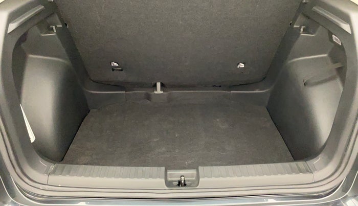 2021 Skoda KUSHAQ ACTIVE 1.0 TSI MT, Petrol, Manual, 7,459 km, Third Seat Row ( optional )