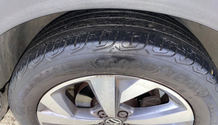 2021 Volkswagen TAIGUN TOPLINE 1.0 TSI AT, Petrol, Automatic, 53,441 km, Right Front Tyre Tread