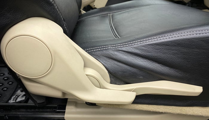 2020 Maruti Dzire VXI, Petrol, Manual, 20,057 km, Driver Side Adjustment Panel