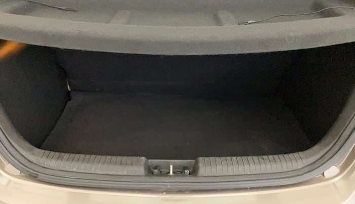 2013 Hyundai i20 MAGNA 1.2, Petrol, Manual, 66,737 km, Boot Inside