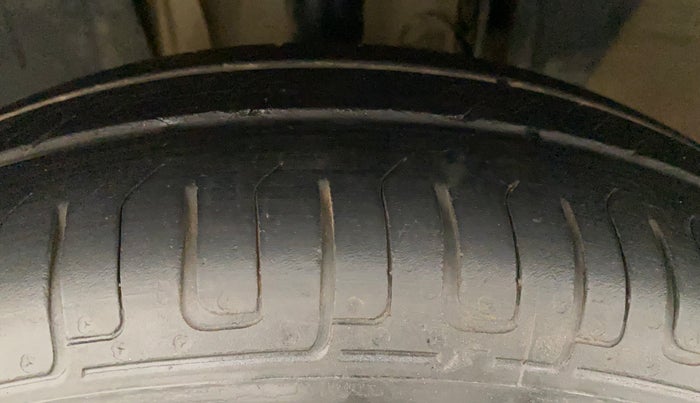 2019 Renault TRIBER RXZ, Petrol, Manual, 64,726 km, Left Front Tyre Tread