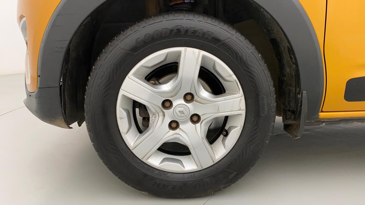 2019 Renault TRIBER RXZ, Petrol, Manual, 64,726 km, Left Front Wheel