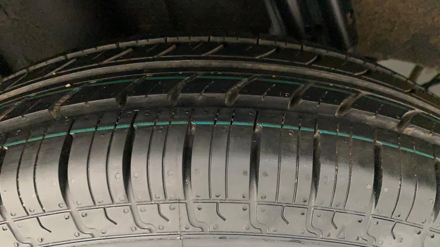 2019 Renault TRIBER RXZ, Petrol, Manual, 64,726 km, Right Rear Tyre Tread
