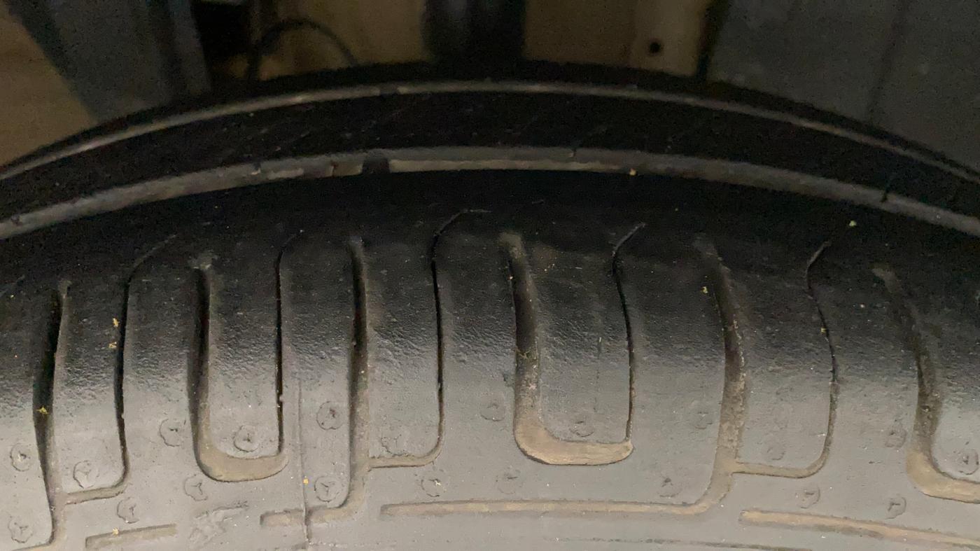 2019 Renault TRIBER RXZ, Petrol, Manual, 64,726 km, Right Front Tyre Tread