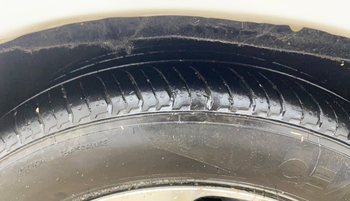 2021 Maruti Baleno ZETA PETROL 1.2, CNG, Manual, 74,299 km, Right Rear Tyre Tread