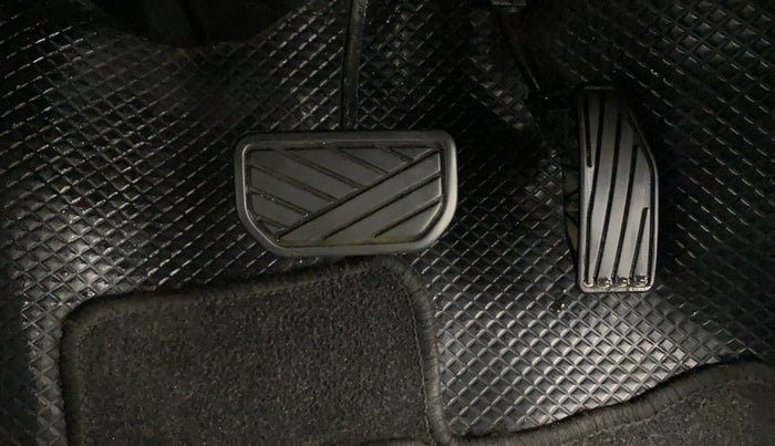 2022 Maruti Swift ZXI AMT, Petrol, Automatic, 29,190 km, Pedals