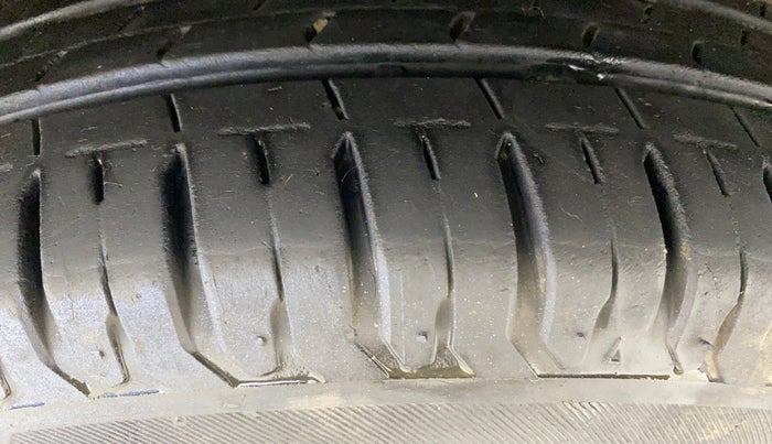 2022 Maruti Swift ZXI AMT, Petrol, Automatic, 29,190 km, Left Front Tyre Tread