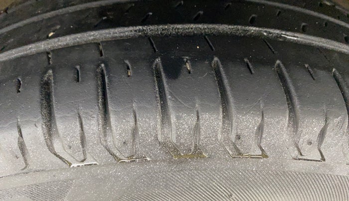 2022 Maruti Swift ZXI AMT, Petrol, Automatic, 29,190 km, Right Front Tyre Tread