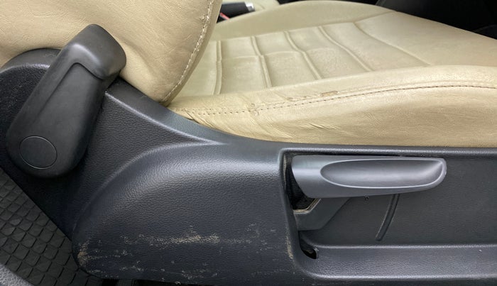 2017 Skoda Rapid AMBITION 1.6 MPFI MT, Petrol, Manual, 84,381 km, Driver Side Adjustment Panel