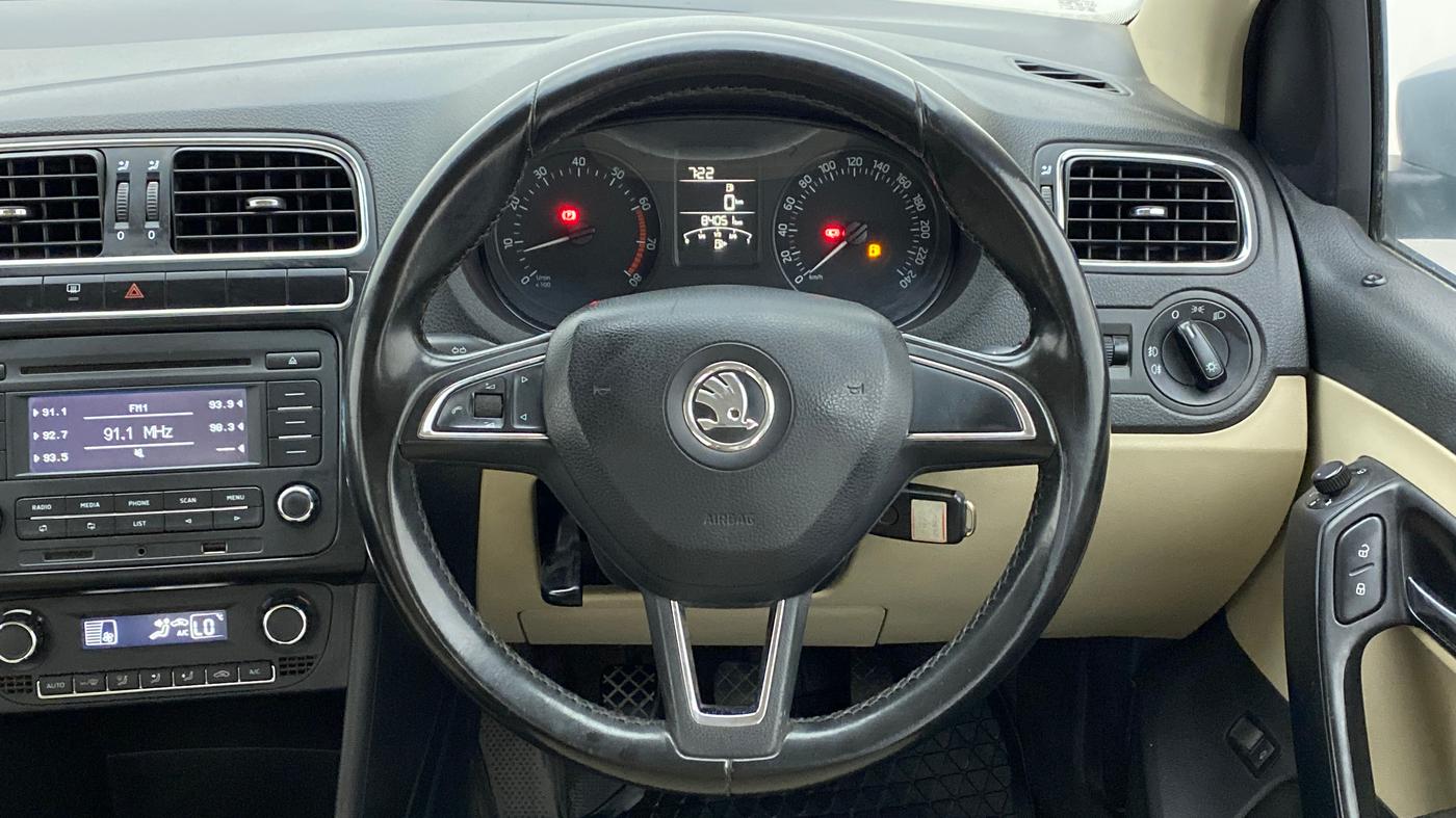 2017 Skoda Rapid AMBITION 1.6 MPFI MT, Petrol, Manual, 84,381 km, Steering Wheel Close Up