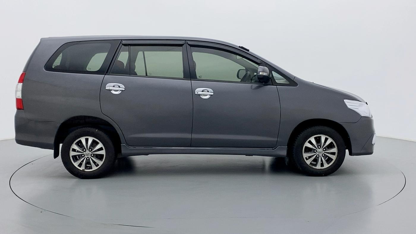 2015 Toyota Innova 2.5 VX 8 STR BS IV, Diesel, Manual, 1,54,935 km, Right Side View