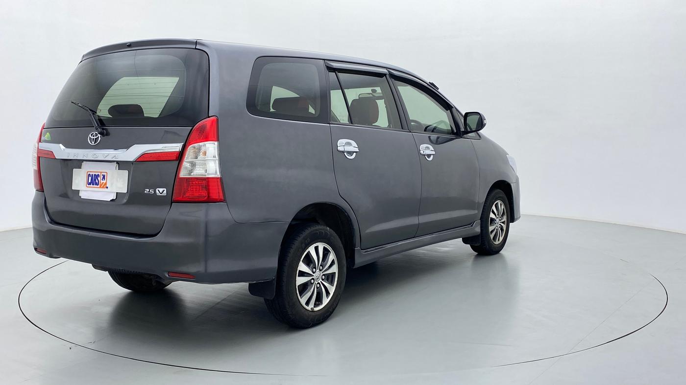 2015 Toyota Innova 2.5 VX 8 STR BS IV, Diesel, Manual, 1,54,935 km, Right Back Diagonal