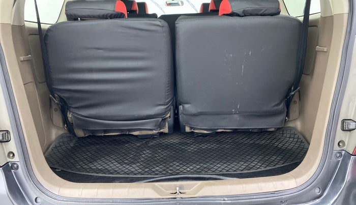 2015 Toyota Innova 2.5 VX 8 STR BS IV, Diesel, Manual, 1,54,935 km, Boot Inside