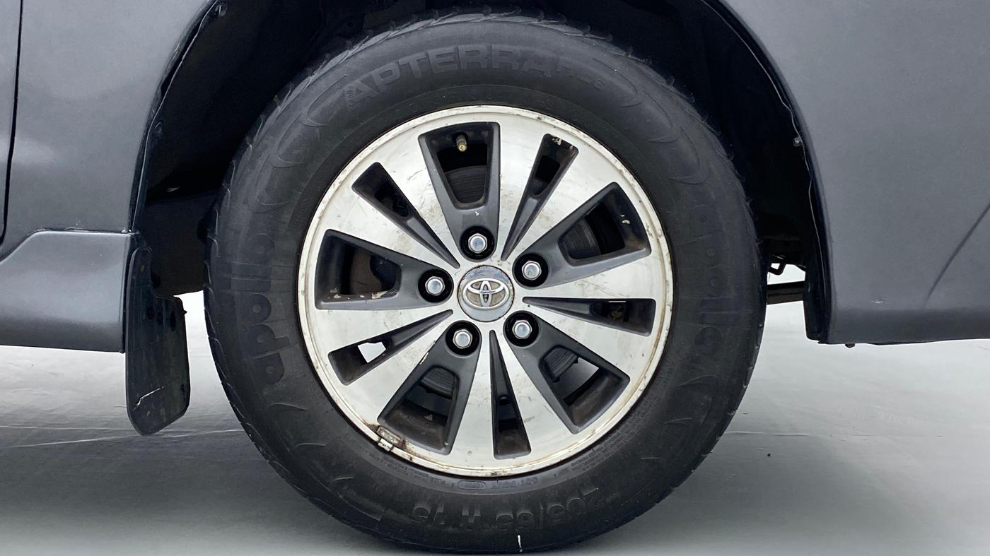 2015 Toyota Innova 2.5 VX 8 STR BS IV, Diesel, Manual, 1,54,935 km, Right Front Wheel