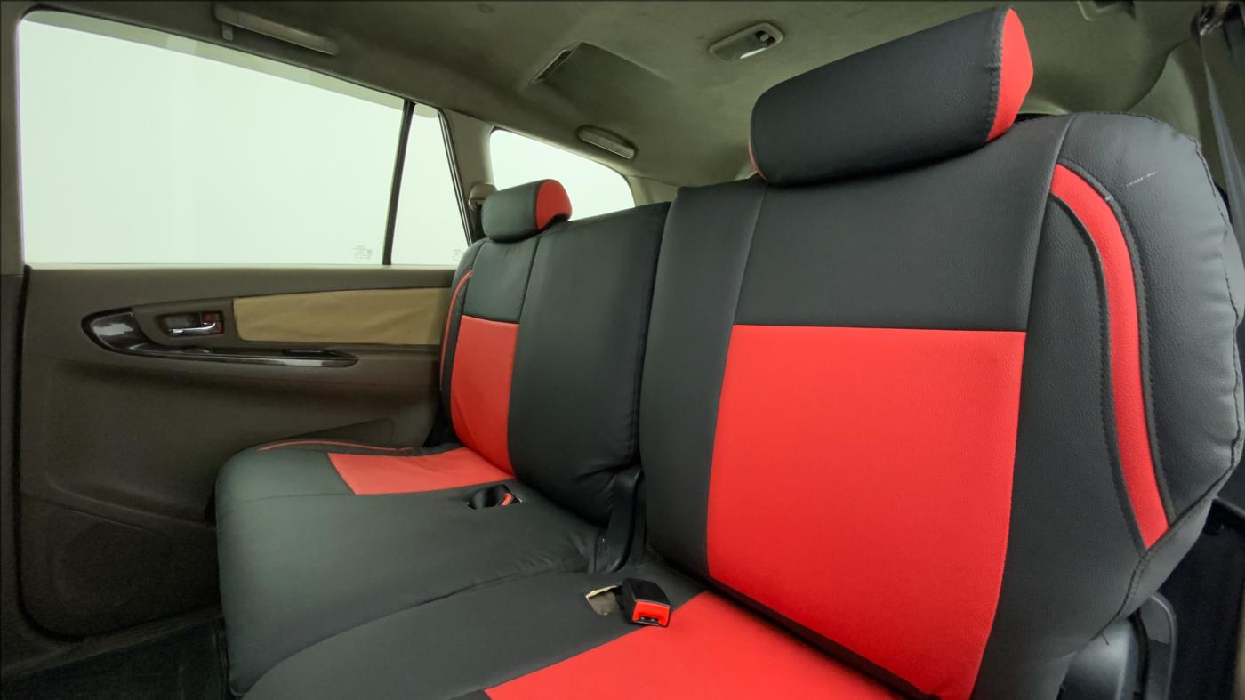 2015 Toyota Innova 2.5 VX 8 STR BS IV, Diesel, Manual, 1,54,935 km, Right Side Rear Door Cabin