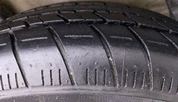 2015 Maruti Ritz ZXI, Petrol, Manual, 48,184 km, Right Rear Tyre Tread