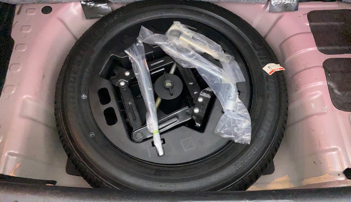 2018 Mahindra KUV 100 NXT K8 6 SEATER DUAL TONE, Petrol, Manual, 23,834 km, Spare Tyre