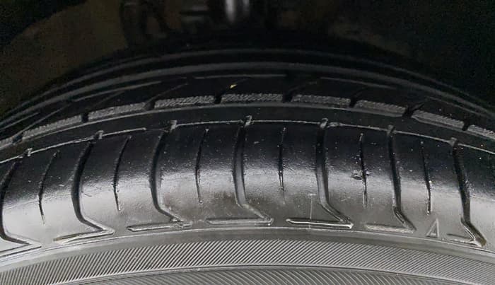 2017 Volkswagen Ameo HIGHLINE PLUS 1.5L AT 16 ALLOY, Diesel, Automatic, 46,741 km, Right Front Tyre Tread