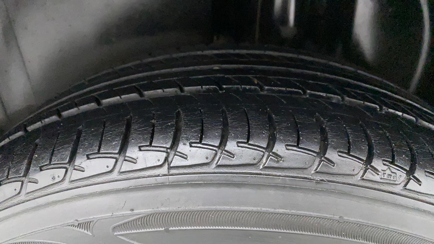 2017 Volkswagen Ameo HIGHLINE PLUS 1.5L AT 16 ALLOY, Diesel, Automatic, 46,741 km, Left Rear Tyre Tread