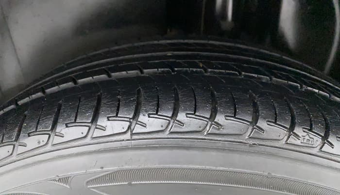 2017 Volkswagen Ameo HIGHLINE PLUS 1.5L AT 16 ALLOY, Diesel, Automatic, 46,741 km, Left Rear Tyre Tread