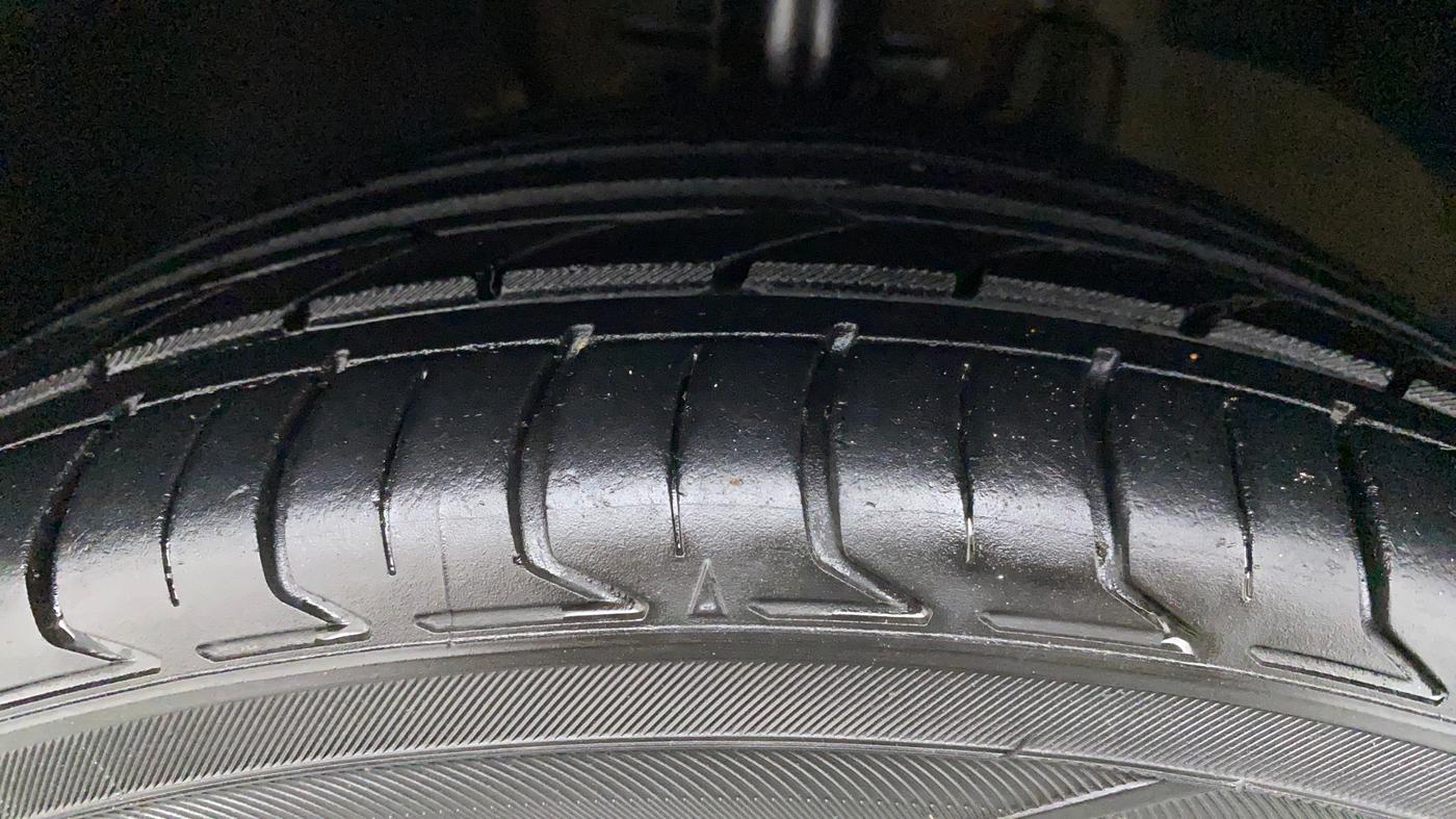 2017 Volkswagen Ameo HIGHLINE PLUS 1.5L AT 16 ALLOY, Diesel, Automatic, 46,741 km, Left Front Tyre Tread