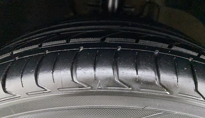 2017 Volkswagen Ameo HIGHLINE PLUS 1.5L AT 16 ALLOY, Diesel, Automatic, 46,741 km, Left Front Tyre Tread