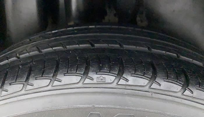 2017 Volkswagen Ameo HIGHLINE PLUS 1.5L AT 16 ALLOY, Diesel, Automatic, 46,741 km, Right Rear Tyre Tread