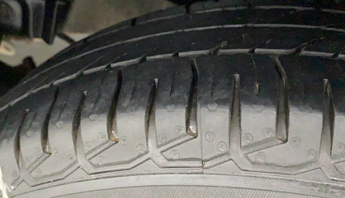 2021 Maruti Swift LXI, Petrol, Manual, 51,558 km, Left Rear Tyre Tread