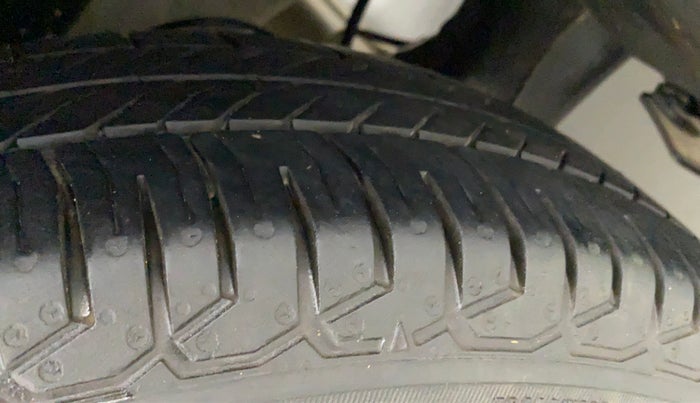 2021 Maruti Swift LXI, Petrol, Manual, 51,558 km, Right Rear Tyre Tread