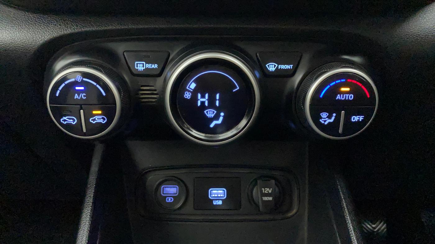 2021 Hyundai VENUE SX 1.0 TURBO, Petrol, Manual, 26,565 km, Automatic Climate Control