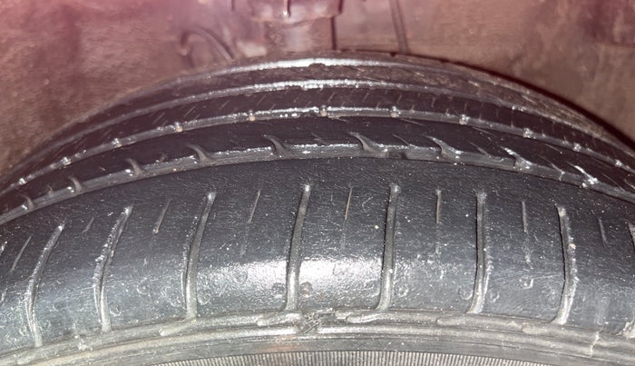2016 Hyundai Elite i20 ASTA 1.2 (O), Petrol, Manual, 74,023 km, Right Front Tyre Tread