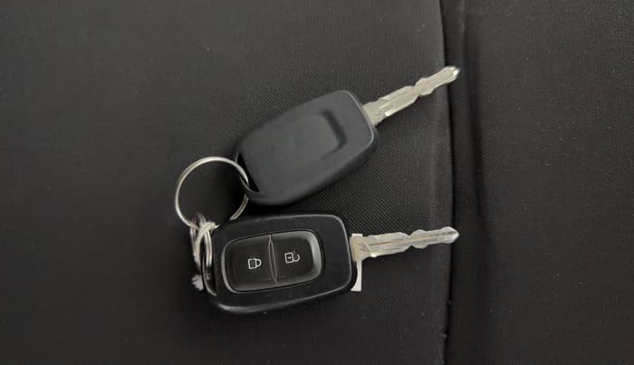 2021 Renault TRIBER RXL MT, Petrol, Manual, 78,327 km, Key Close Up